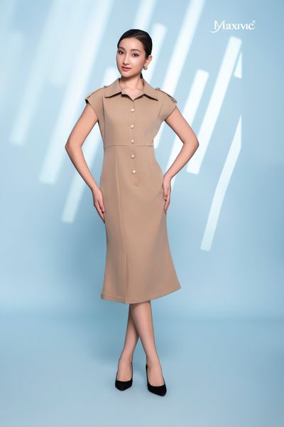 Đầm sơ mi be cotton silk có cầu vai Maxivic