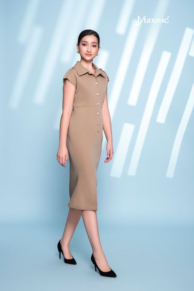 Đầm sơ mi be cotton silk có cầu vai Maxivic