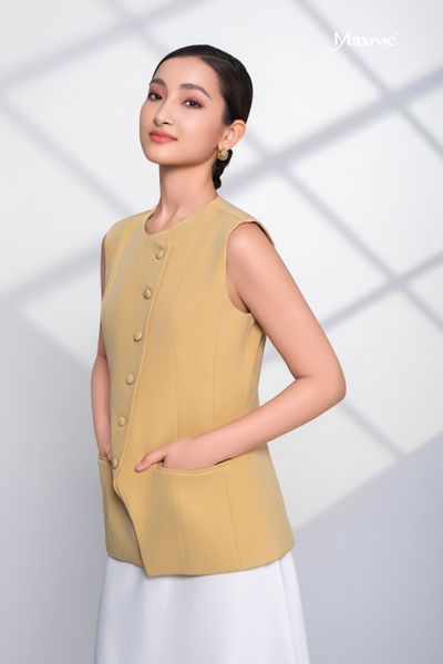 Áo vest cotton lụa vàng vạt xéo Maxivic