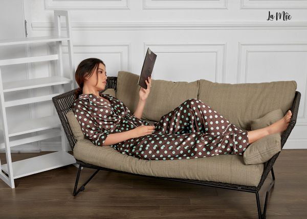 BỘ PIJAMA DÀI NÂU CHẤM BI, BUỘC DÂY NGANG EO, SATIN LỤA KOREA