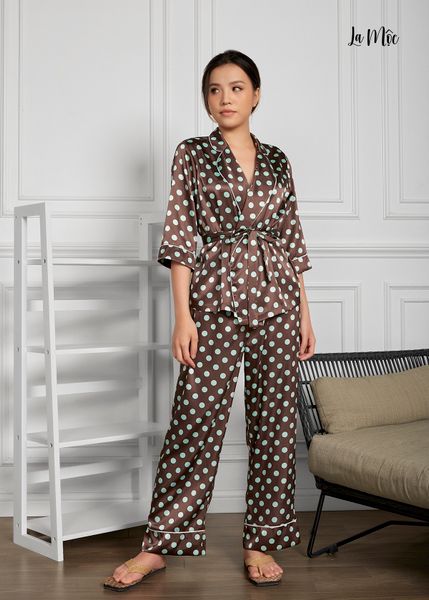 BỘ PIJAMA DÀI NÂU CHẤM BI, BUỘC DÂY NGANG EO, SATIN LỤA KOREA