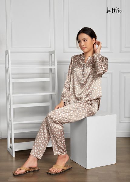 BỘ MẶC NHÀ QUẦN DÀI, ÁO CỔ TRỤ, NÂU CHẤM BI, SATIN LỤA KOREA