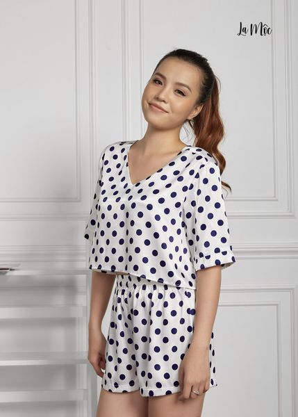 BỘ MẶC NHÀ NGẮN SATIN LỤA KOREA CỔ V, ÁO LỬNG MÀU TRẮNG, HỌA TIẾT CHẤM BI