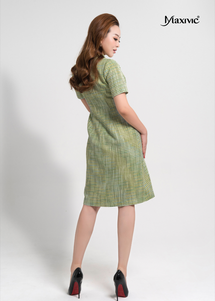 ĐẦM BODY, CỔ VEST, ĐẮP EO, ĐÍNH NÚT