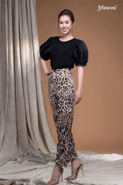 Áo thun tay phồng organza đen Maxivic