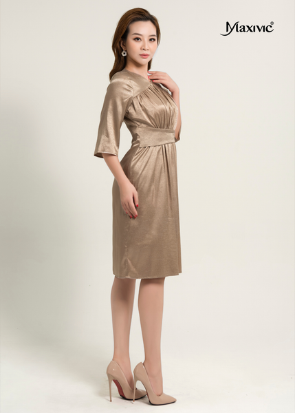 ĐẦM ÔM, CỔ V, TAY LỬNG, RẢ EO XẾP LY