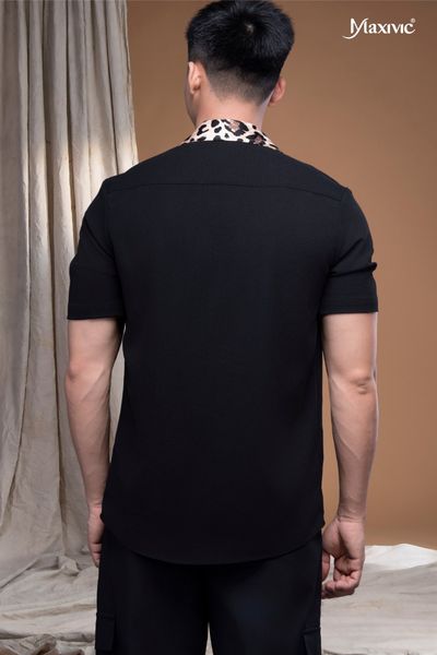 Áo sơ mi đen xô cát phối beo cổ túi Maxivic