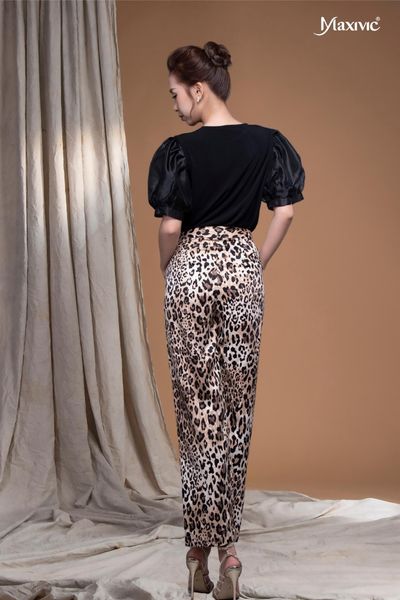 Áo thun tay phồng organza đen Maxivic