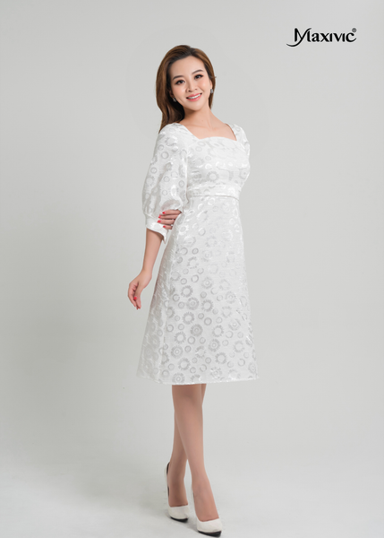 ĐẦM LỤA GẤM MAXIVIC, HOA VĂN NỔI, CỔ VUÔNG