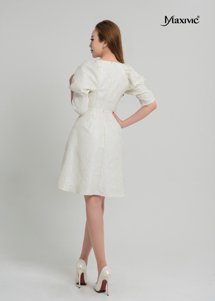 ĐẦM TRẮNG NHÚN Ở TAY MAXIVIC