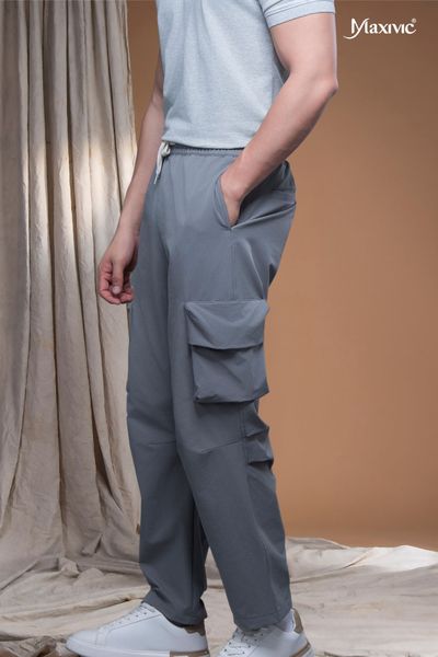 Quần nam kaki xám nhạt túi hộp ống đứng Maxivic