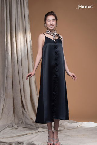 Đầm 2 dây tafta đính hoa Maxivic