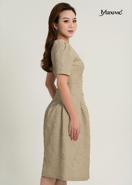 ĐẦM MÀU KEM, HOA NỔI, CỔ TRÒN