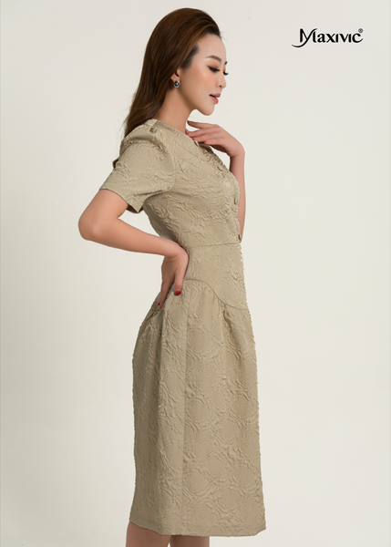 ĐẦM MÀU KEM, HOA NỔI, CỔ TRÒN