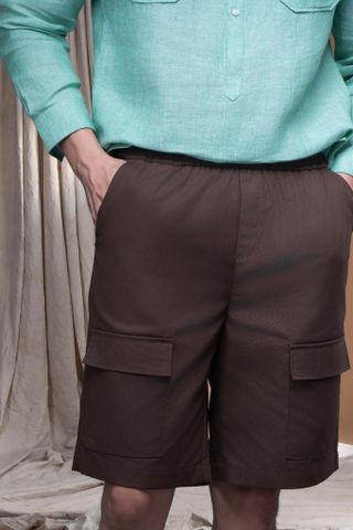 Quần nam kaki nâu đậm ngắn túi hộp Maxivic