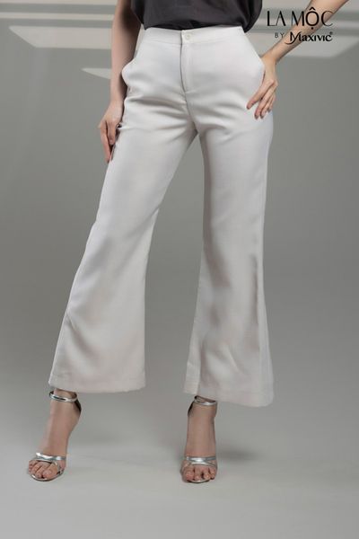 Quần ống rộng màu trắng