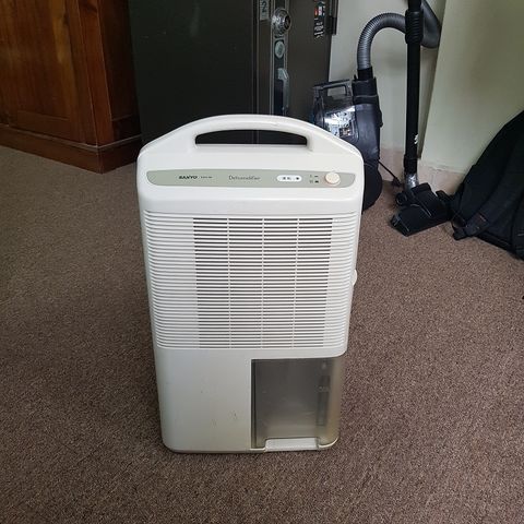 MÁY HÚT ẨM NỘI ĐỊA NHẬT SANYO  SDH56