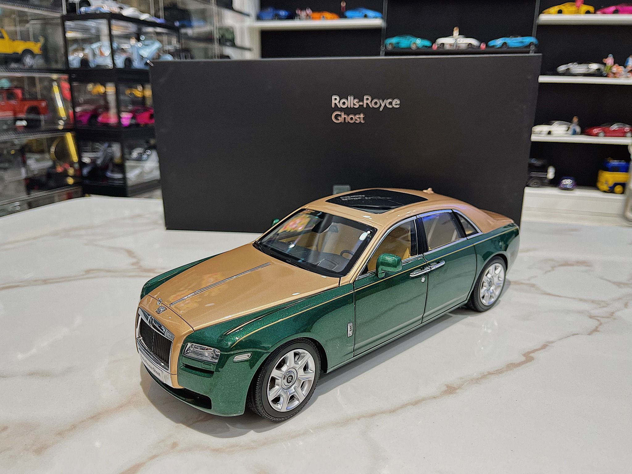 118 Kyosho HiEnd Rolls Royce Ghost RR4 Black  Silver Bla