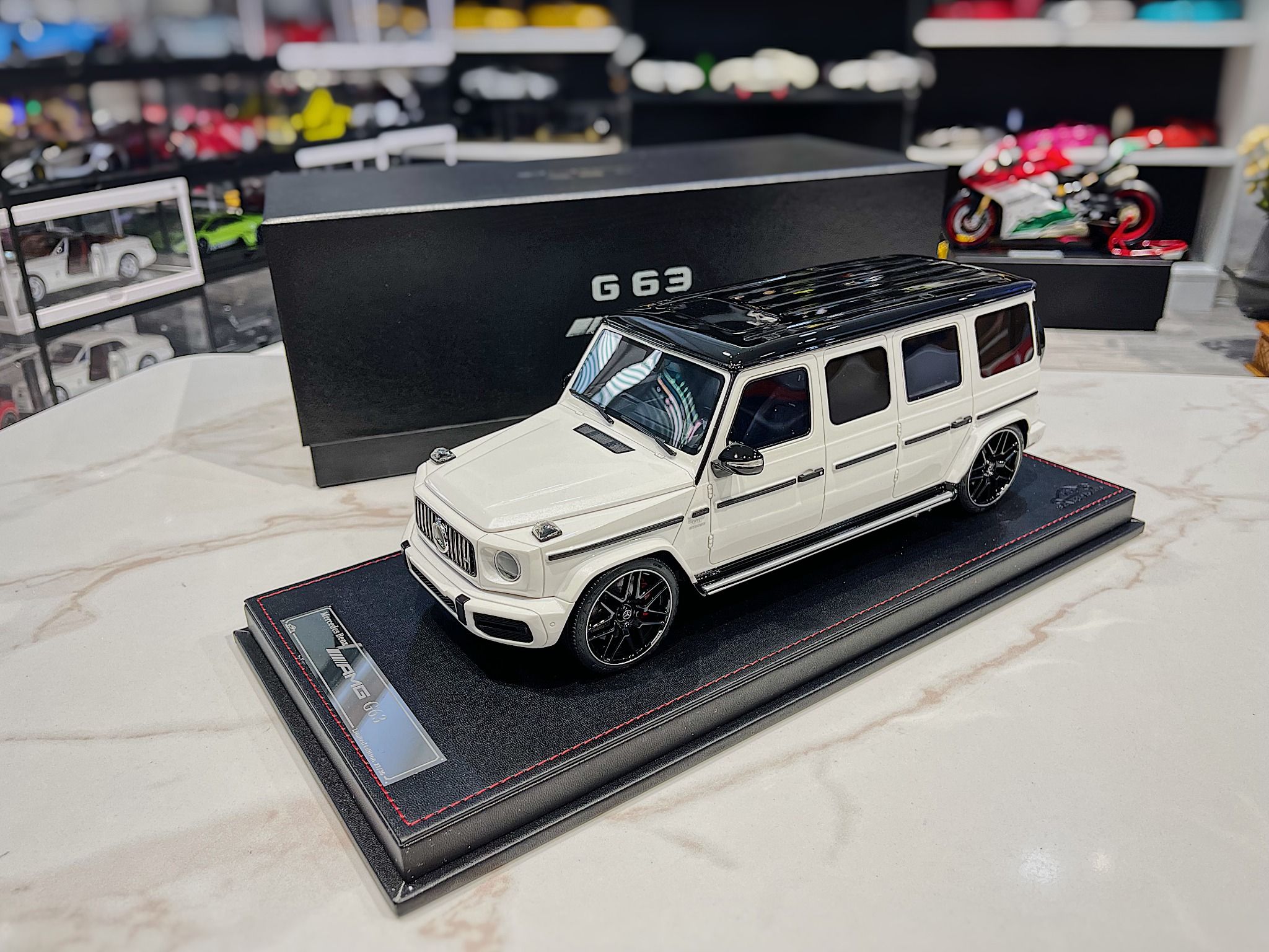 Xe mô hình MERCEDES BENZ G63 AMG LIMO