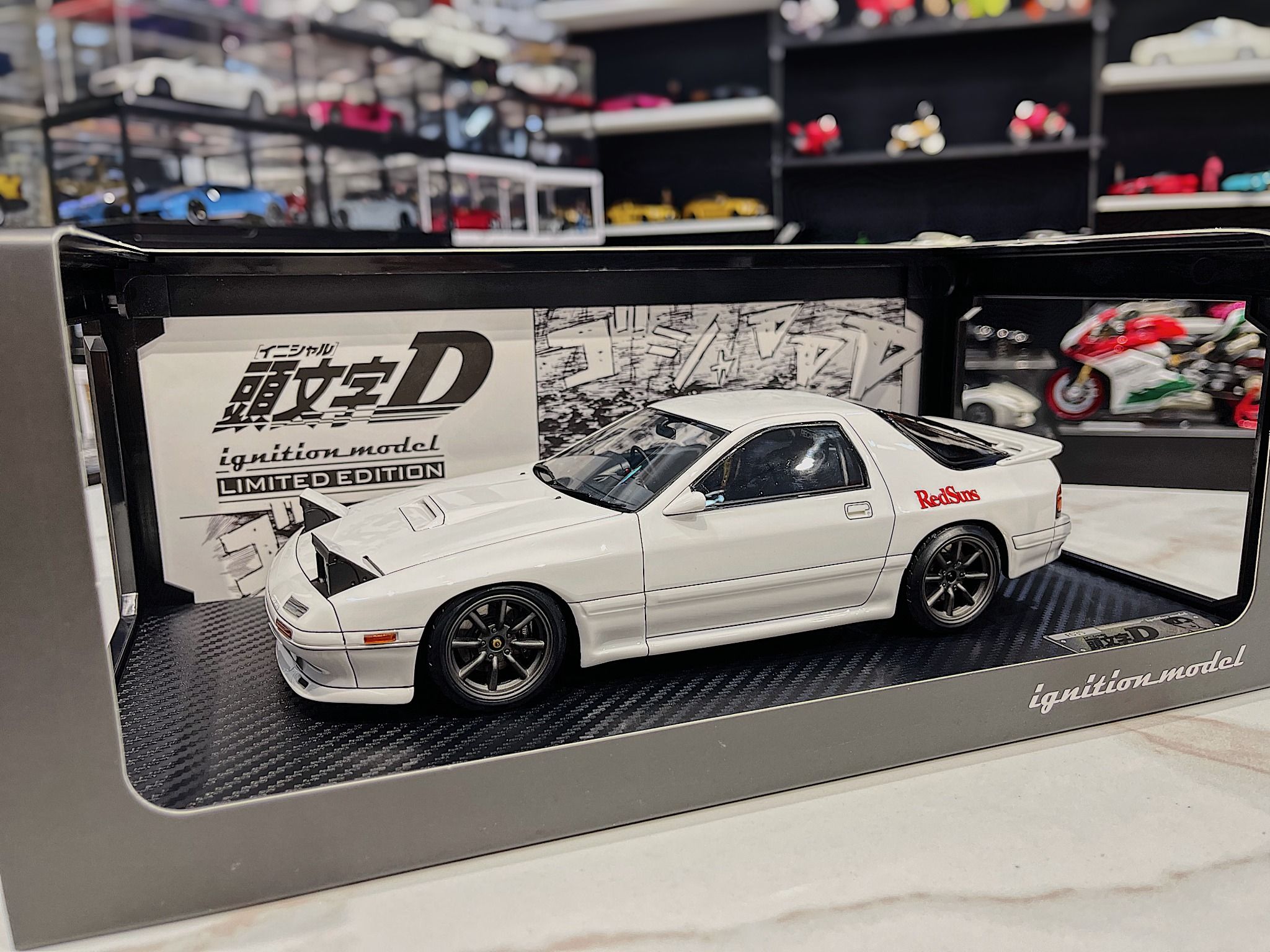 XE MÔ HÌNH INITIAL D MAZDA SAVANNA RX-7 INFFINI (FC3S)