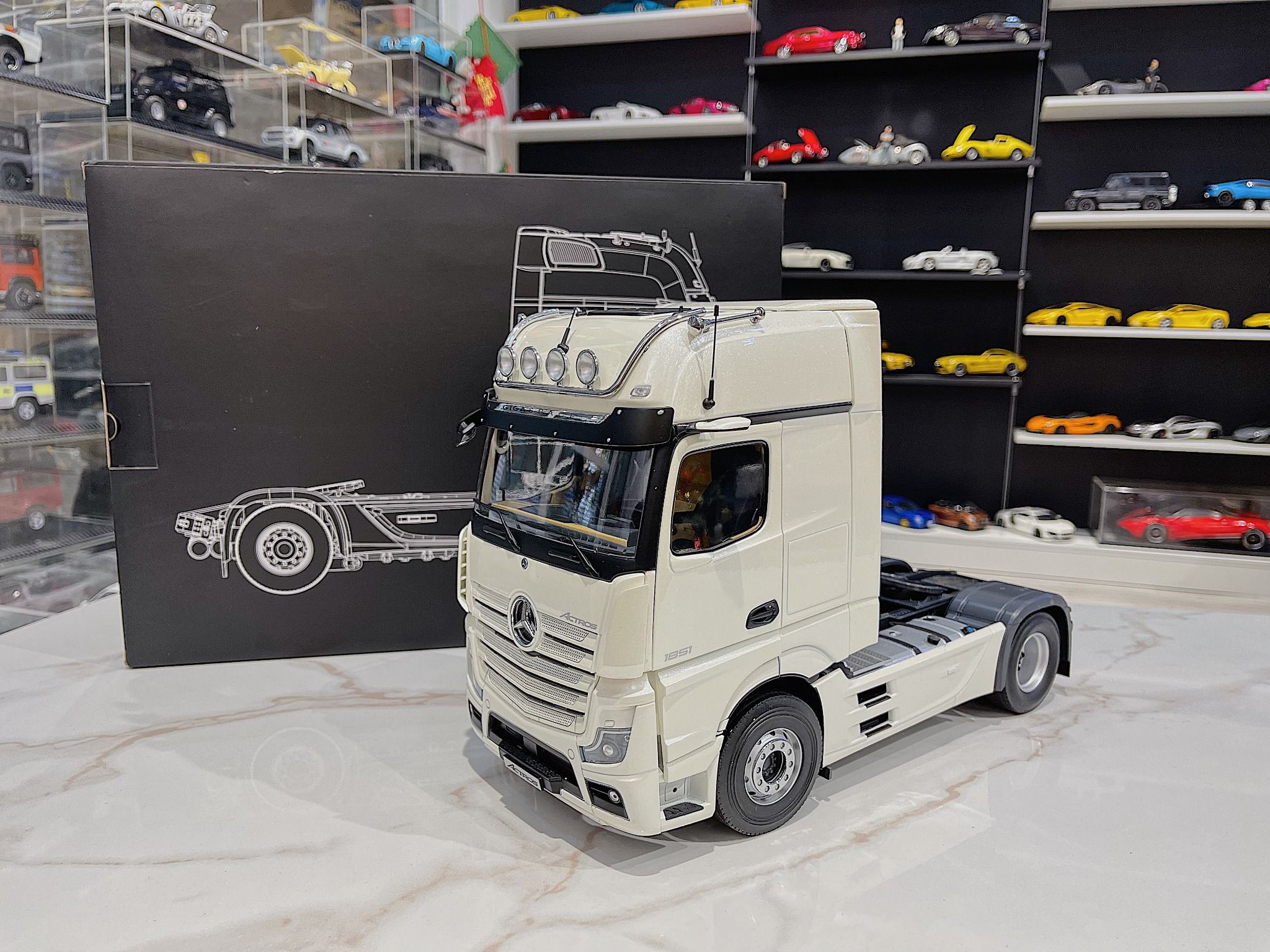 Xe mô hình tĩnh đầu kéo AUMAN ESTA FOTON tỷ lệ 124 kim loại cao cấp