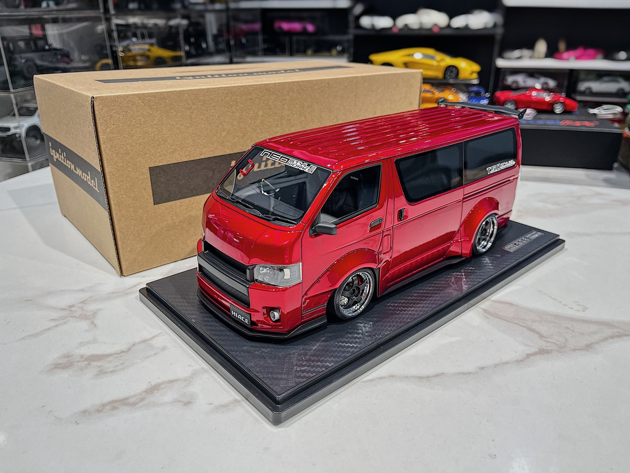 Mô Hình Xe Cảnh Sát Toyota Hiace Màu Đen