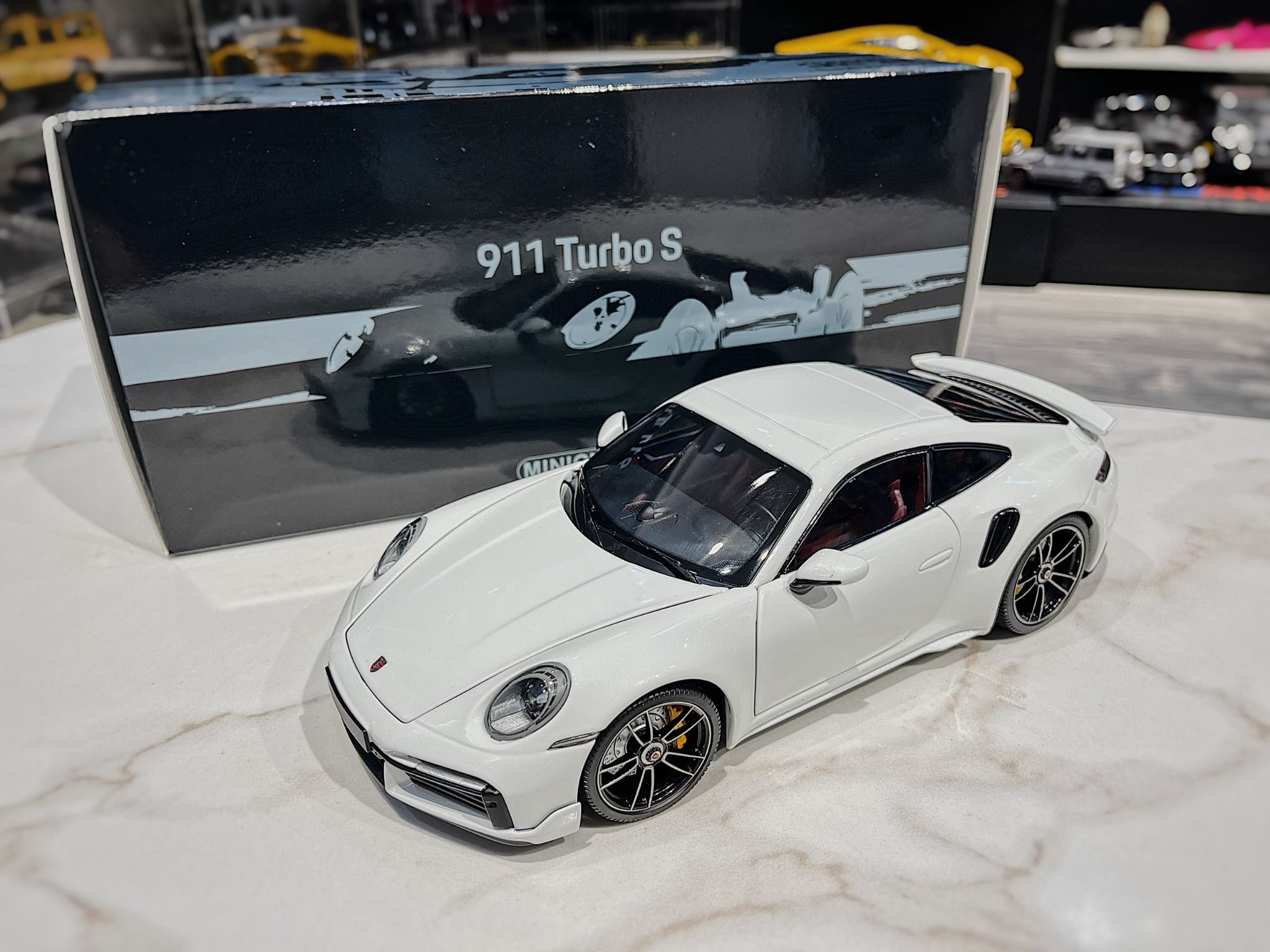 Lịch sử giá Mô hình xe ô tô porsche 911 carrera 4s hãng welly tỉ lệ 124  cập nhật 82023  BeeCost