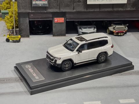  XE MÔ HÌNH TOYOTA LAND CRUISER LC300 GR-SPORT WHITE,TỶ LỆ 1/64 LCD 