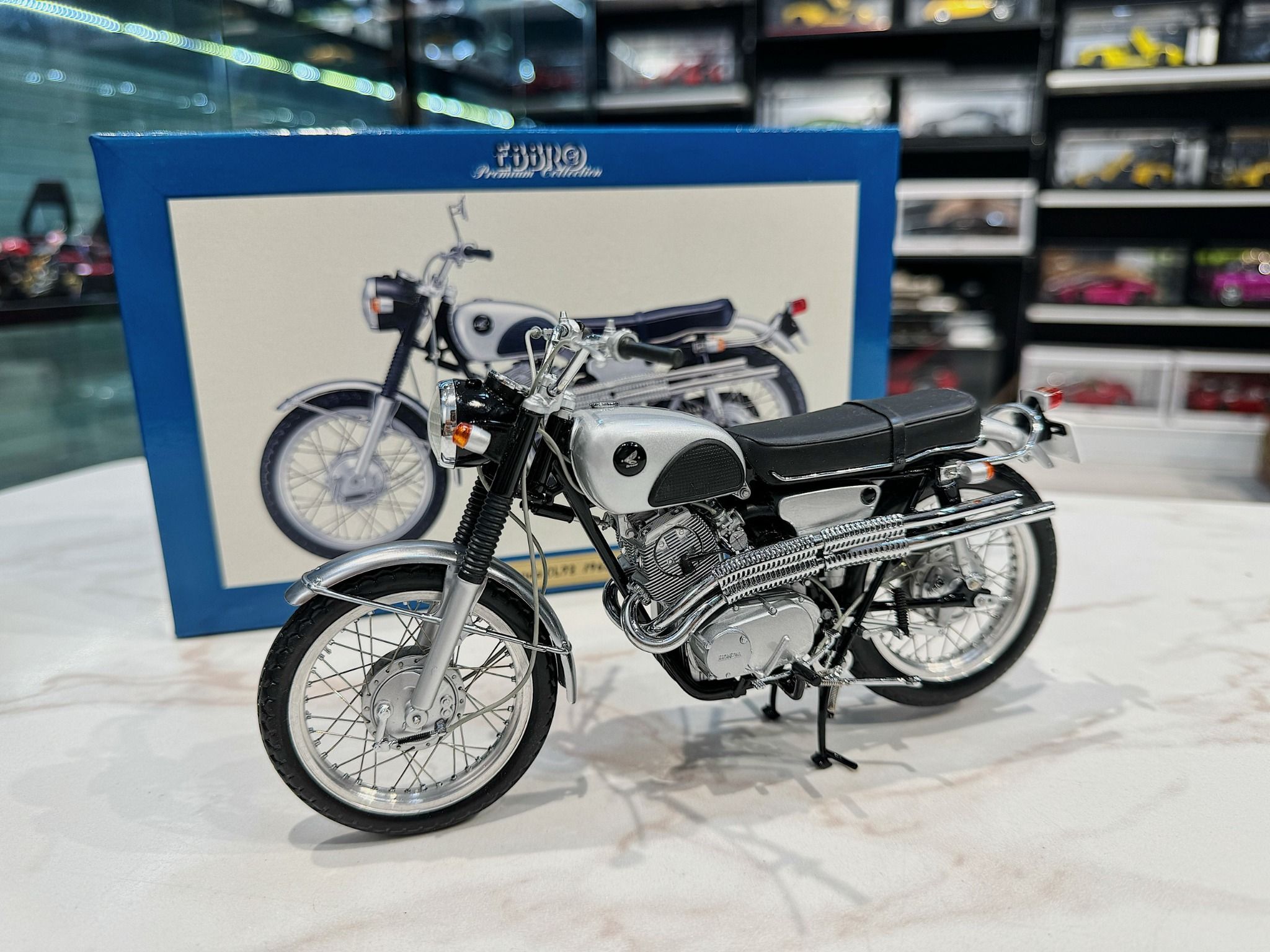 XE MÔ HÌNH HONDA CL72 1962,TỶ LỆ 1/10 EBBRO