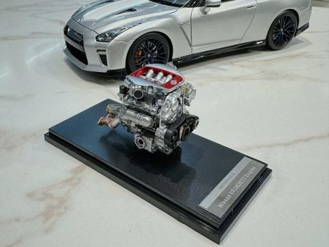  XE MÔ HÌNH NISSAN GT-R R35 50TH ANNIVERSARY SILVER,TỶ LỆ 1/18 MOTORHELIX 