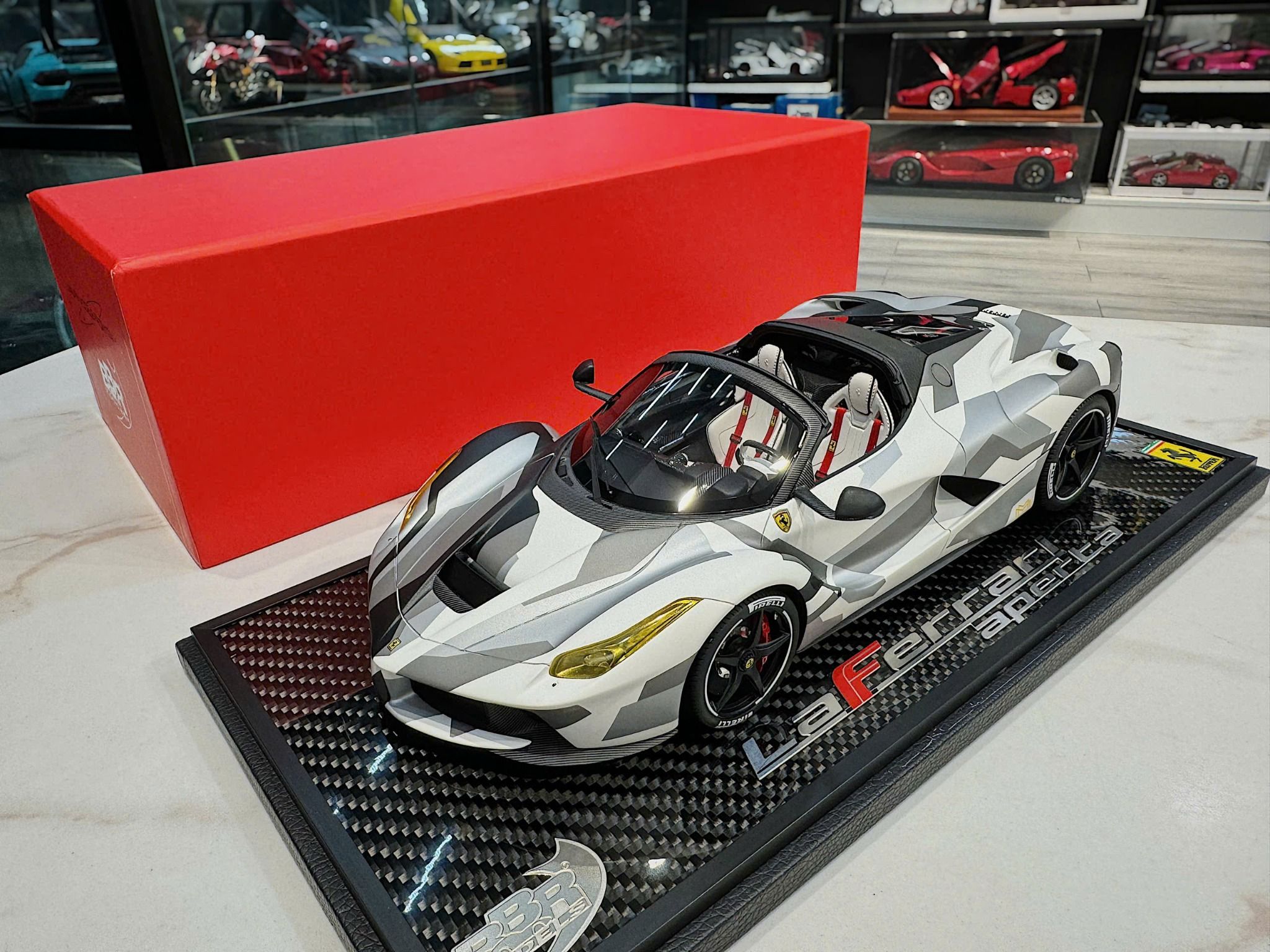 XE MÔ HÌNH FERRARI LAFERRARI CAMOUFLAGE,TỶ LỆ 1/18 BBR