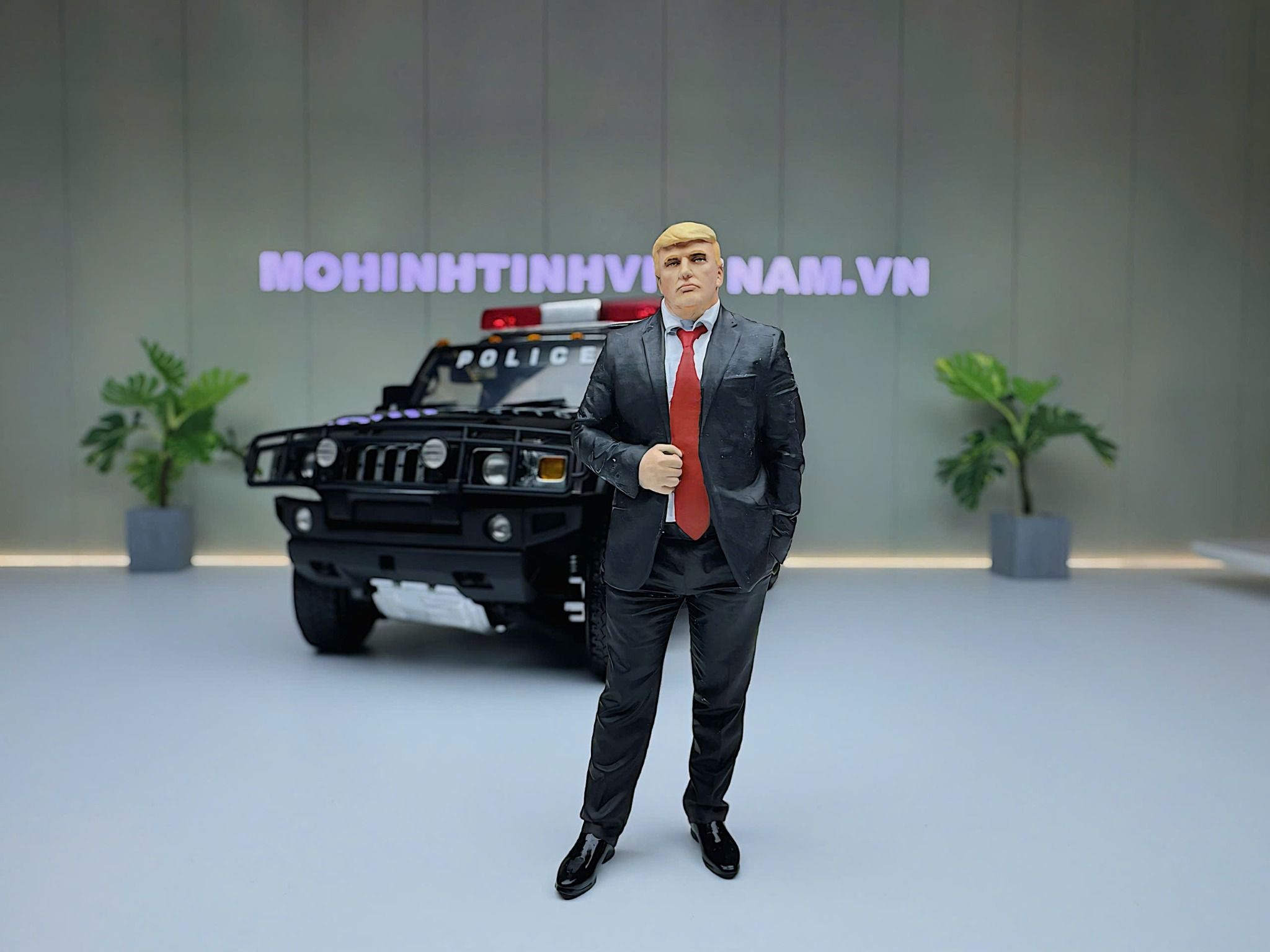 MÔ HÌNH NHÂN VẬT FIGURE TỔNG THỐNG MỸ DONAL TRUMP,TỶ LỆ 1/18