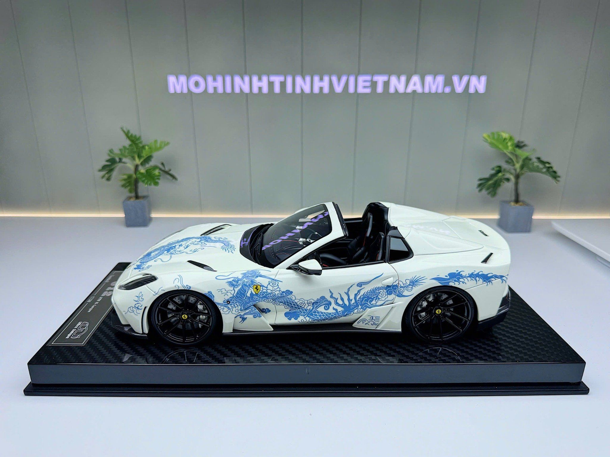 XE MÔ HÌNH FERRARI 812 GTS N-LARGOS LUMINOUS CERAMIC DRAGON,TỶ LỆ 1/18 UU MODEL
