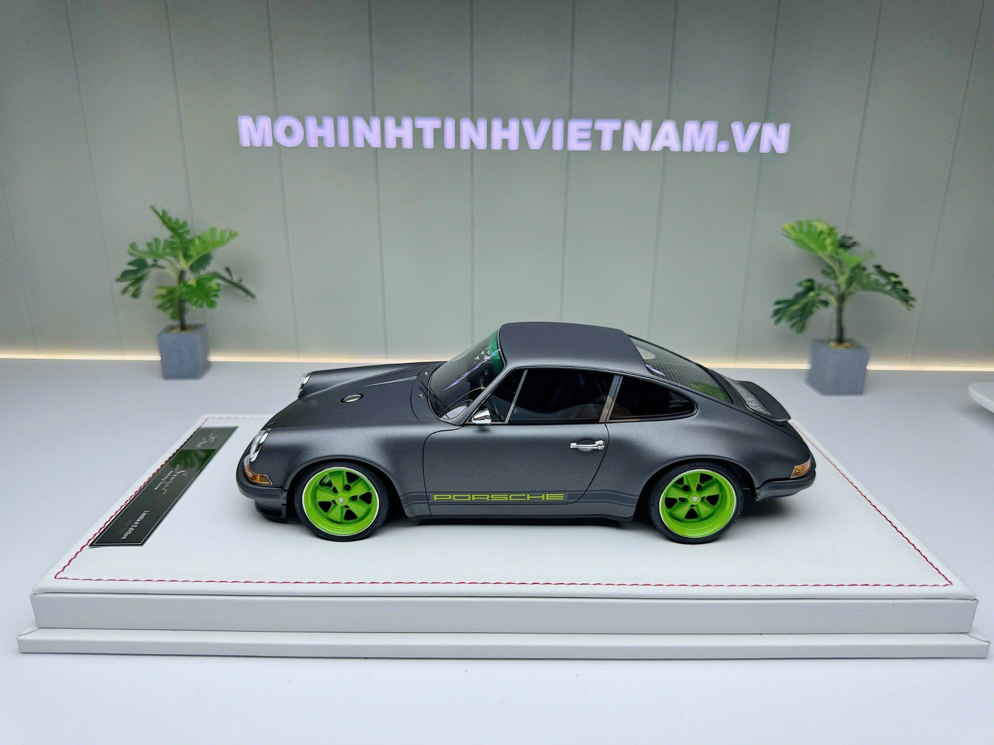 XE MÔ HÌNH PORSCHE 911 SINGER BLACK,TỶ LỆ 1/18 IVY