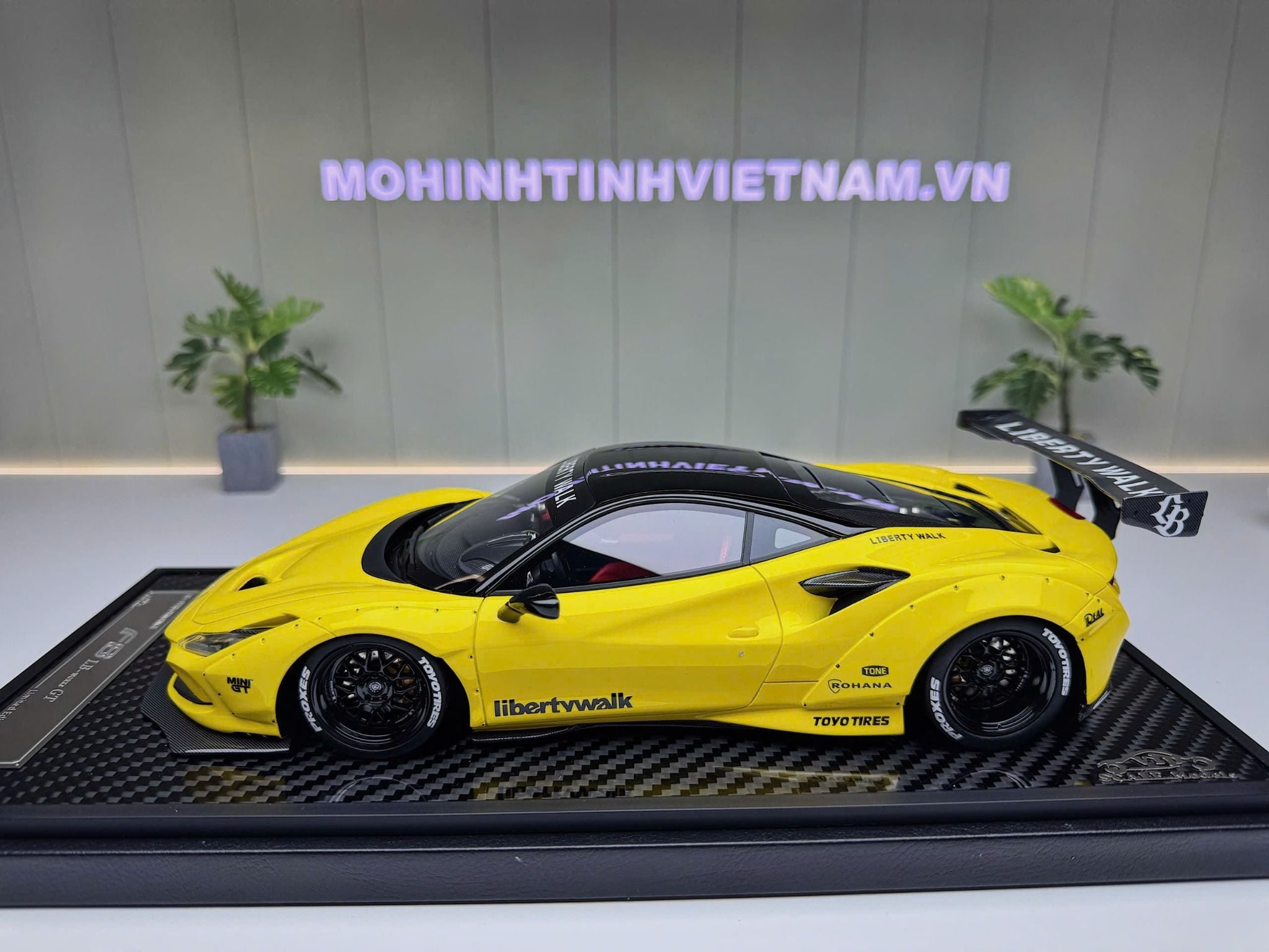 1/18 VIP Scale Model Ferrari フェラーリ F8 1/18 VIP Scale Model Ferrari F8 Liberty Walk (Baby Blue) Car Model