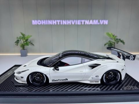  XE MÔ HÌNH FERRARI F8 TRIBUTO LIBERTY WALK WHITE,TỶ LỆ 1/18 VIP MODEL 