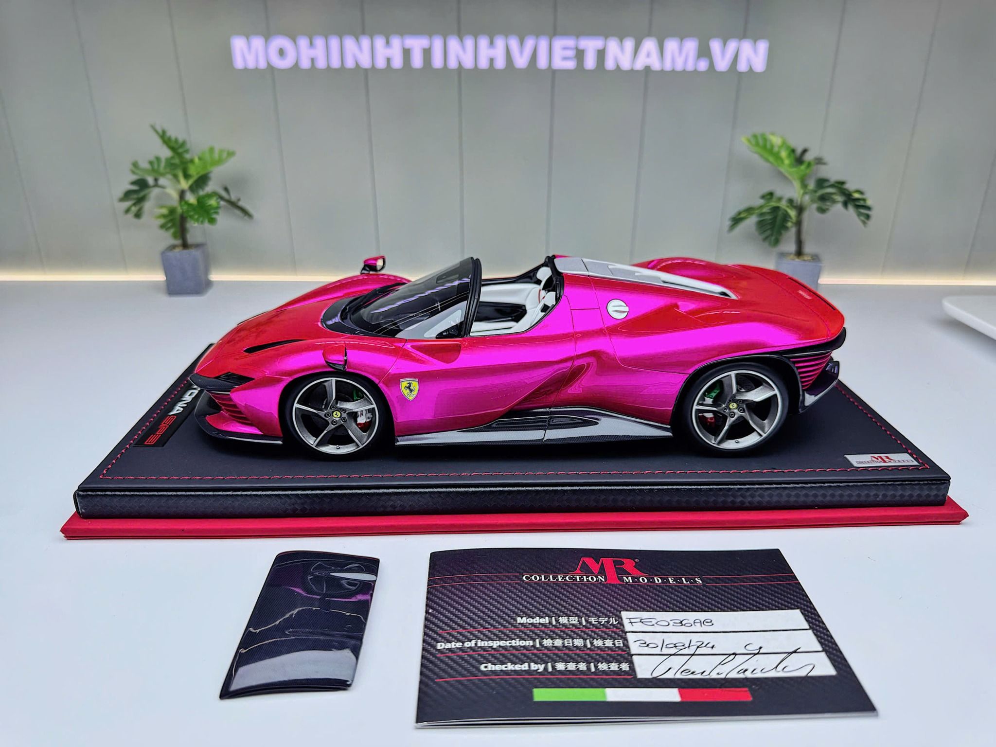 XE MÔ HÌNH FERRARI SP3 DAYTONA FLASHPINK,TỶ LỆ 1/18 MR MODEL