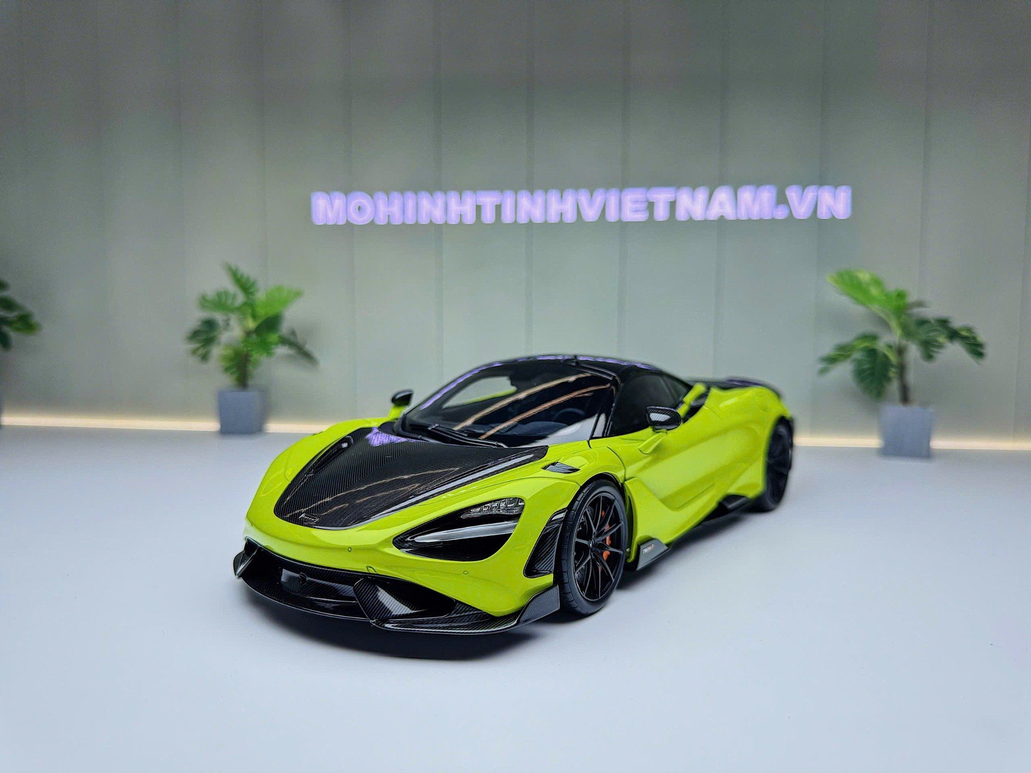 XE MÔ HÌNH MC LAREN 765LT GREEN,TỶ LỆ 1/18 HPD