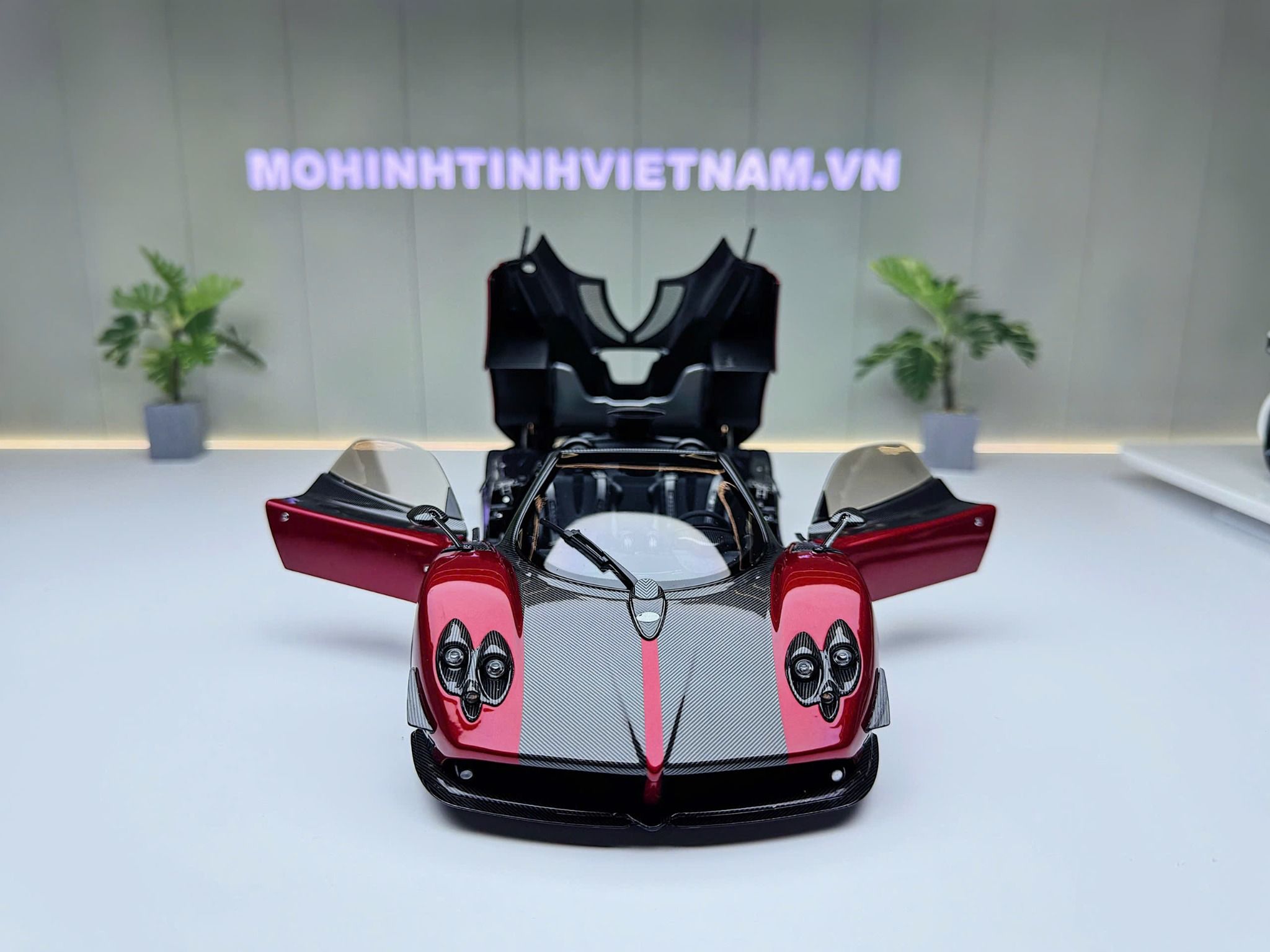 XE MÔ HÌNH PAGANI CINQUE ROADSTER DUBAI ROSSO,TỶ LỆ 1/18 ALMOSTREAL