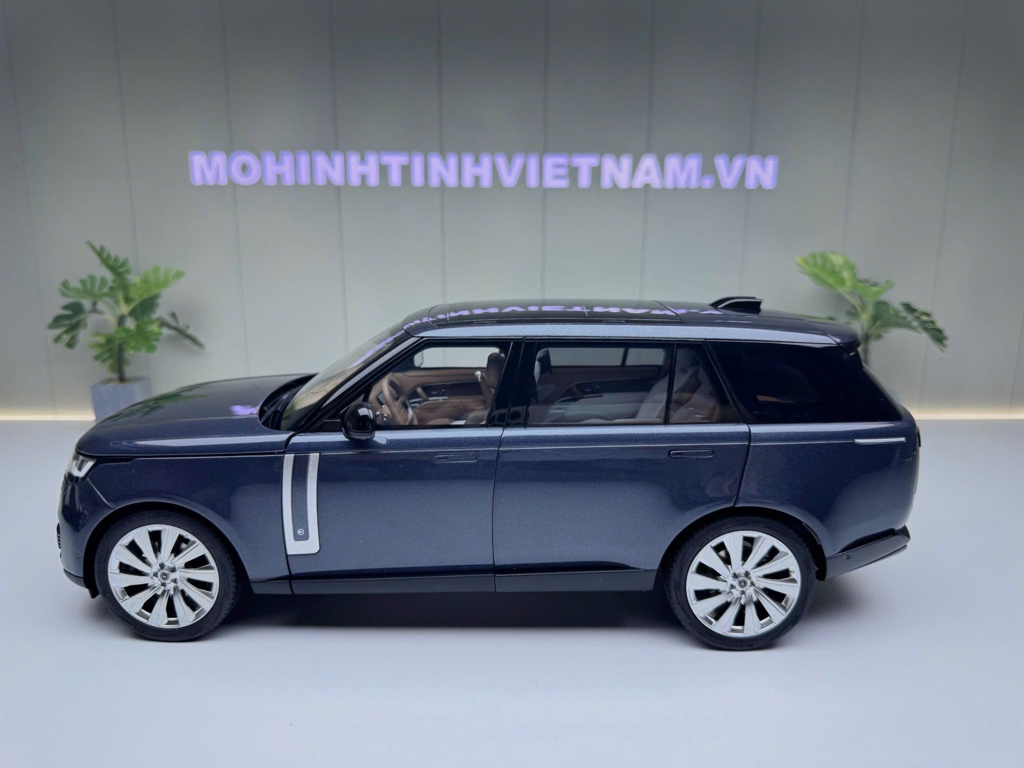 XE MÔ HÌNH RANGE ROVER SV AUTOBIOGRAPHY DARK BLUE,TỶ LỆ 1/18 LCD