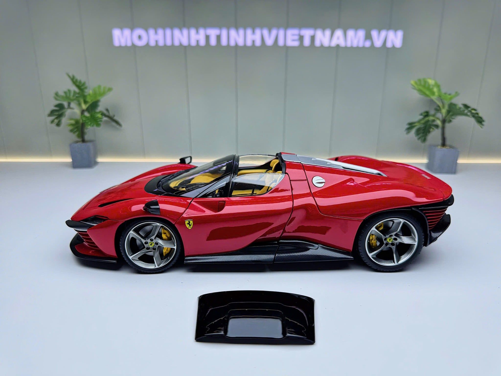 XE MÔ HÌNH FERRARI DAYTONA SP3 RED,TỶ LỆ 1/18 BBURAGO