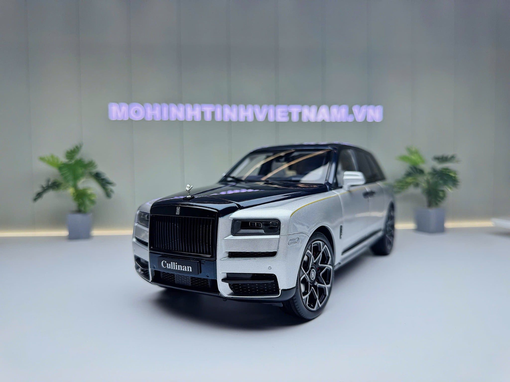 XE MÔ HÌNH ROLLS ROYCE CULLINAN BLUE SILVER,TỶ LỆ 1/18 KENGFAI