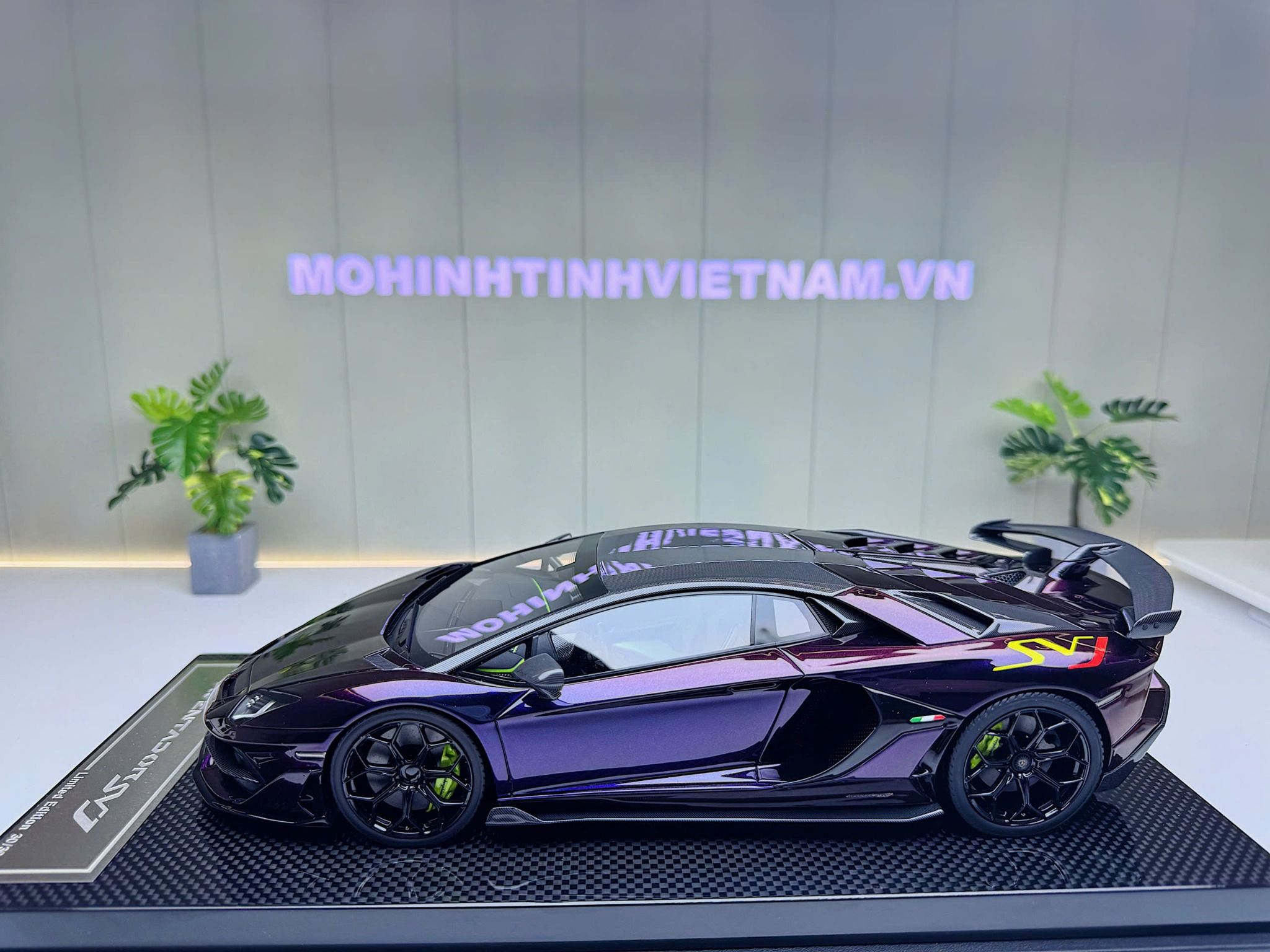 XE MÔ HÌNH LAMBORGHINI AVENTADOR SVJ CHAMELEON,TỶ LỆ 1/18 DINO MODEL