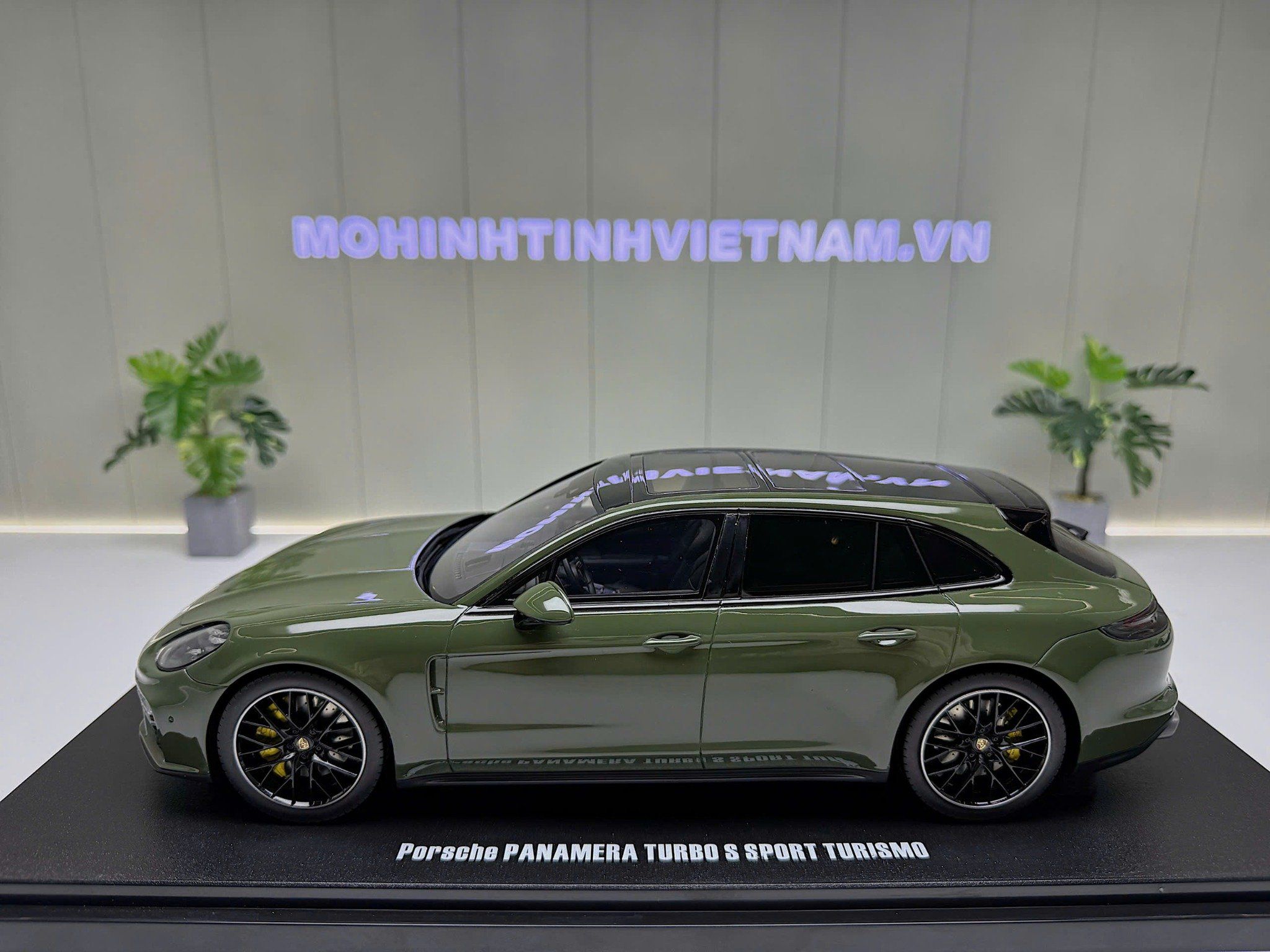 XE MÔ HÌNH PORSCHE PANAMERA TURBO S SPORT TURISMO GREEN,TỶ LỆ 1/18 GTSPIRIT