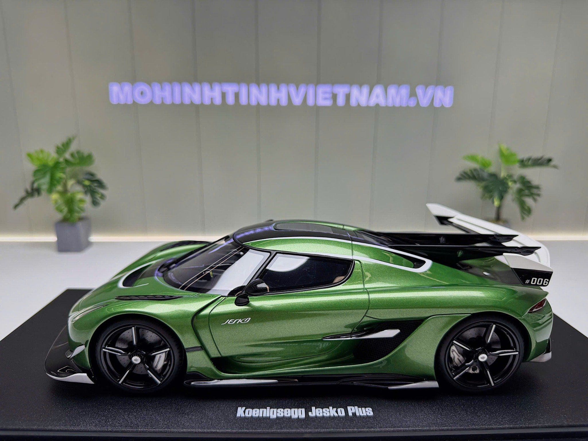 XE MÔ HÌNH KOENIGSEGG JESKO ATTACK PLUS GREEN,TỶ LỆ 1/18 GTSPIRIT