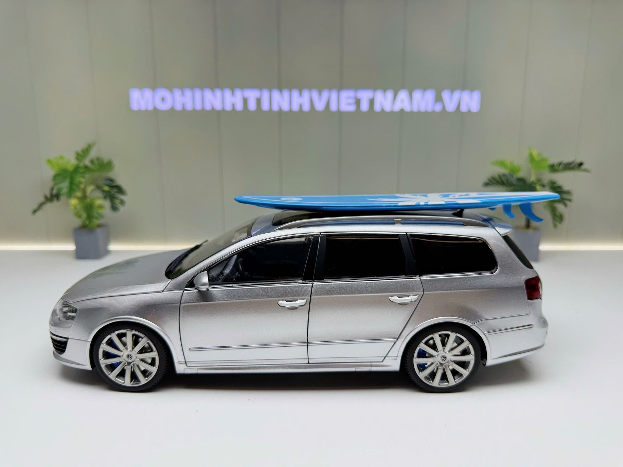 XE MÔ HÌNH VOLKSWAGEN PASSAT R36 SILVER,TỶ LỆ 1/18 NZG MODEL
