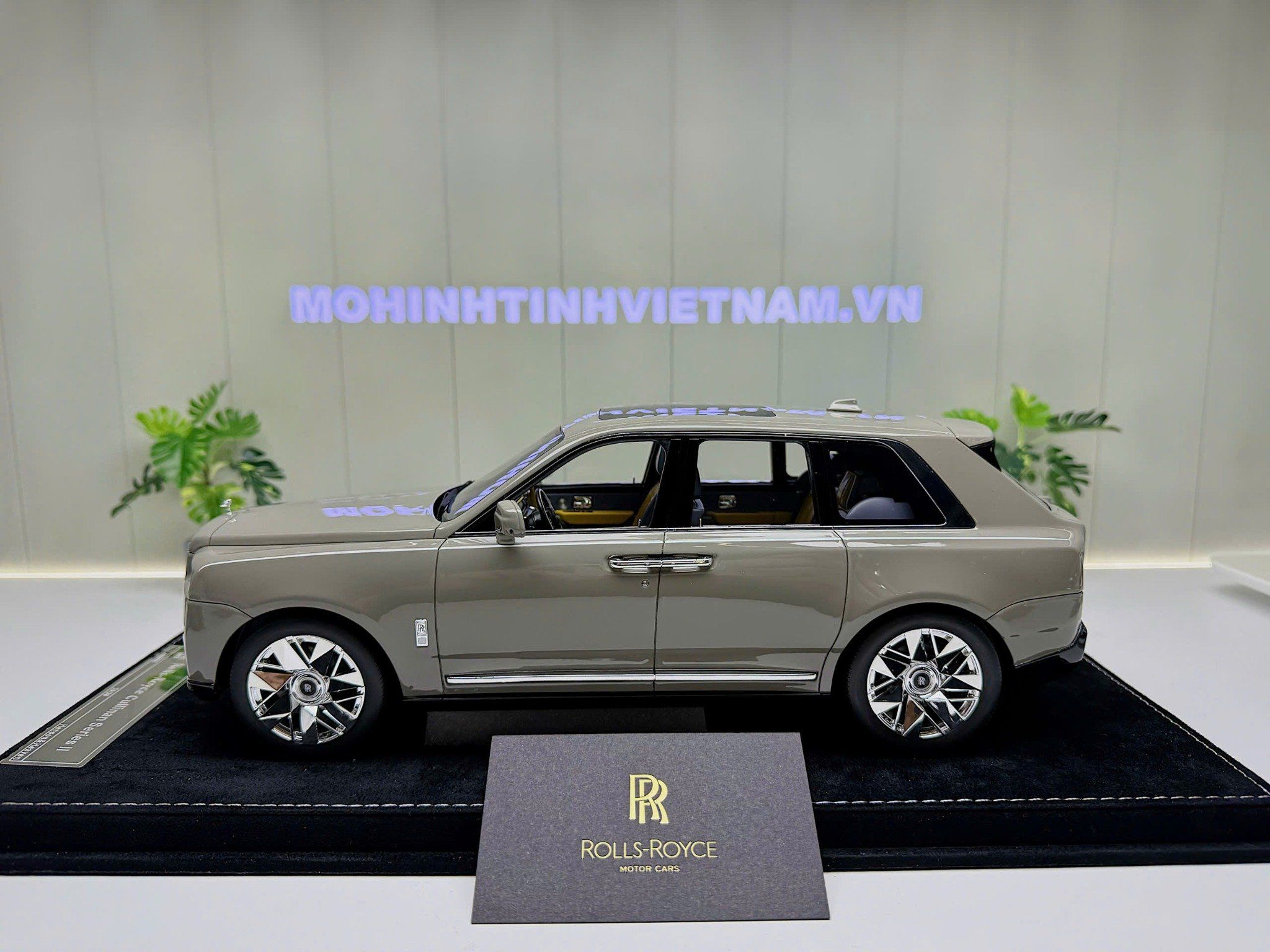 XE MÔN HÌNH ROLLS ROYCE CULLINAN SERIE II TRUFFLE MARBLE BROWN,TỶ LỆ 1/18 HENSON HEAVEN