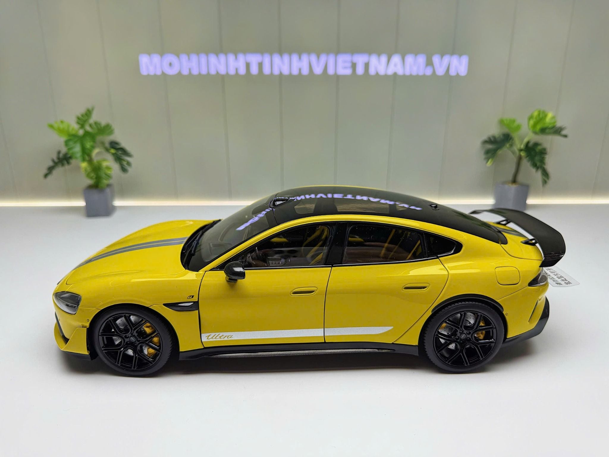 XE MÔ HÌNH XIAOMI SU7 ULTRA LIGHTNING YELLOW,TỶ LỆ 1/18 XIAOMI