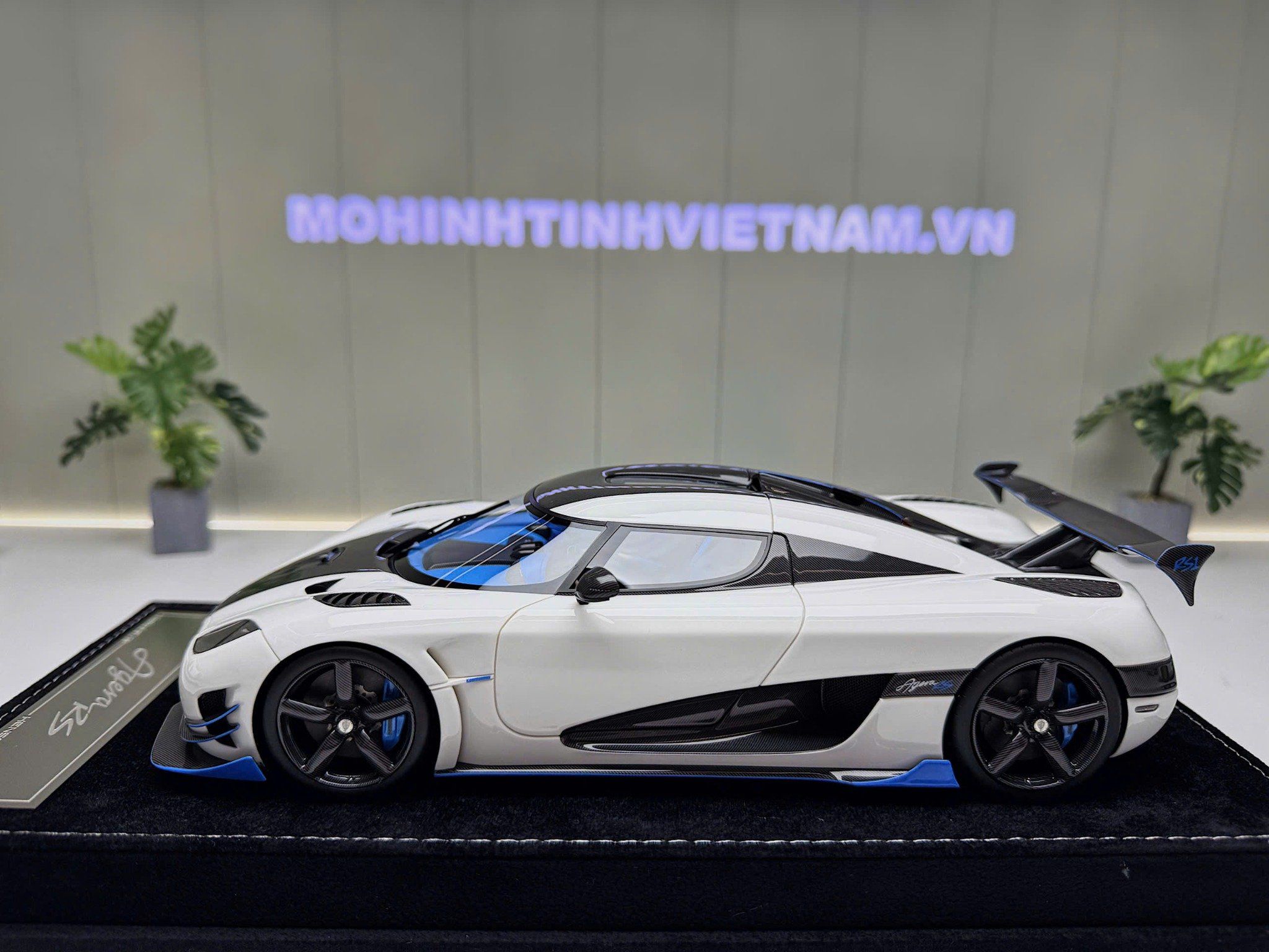 XE MÔ HÌNH KOENIGSEGG AGERA RS1 CARBON FIBER,TỶ LỆ 1/18 HENSON HEAVEN