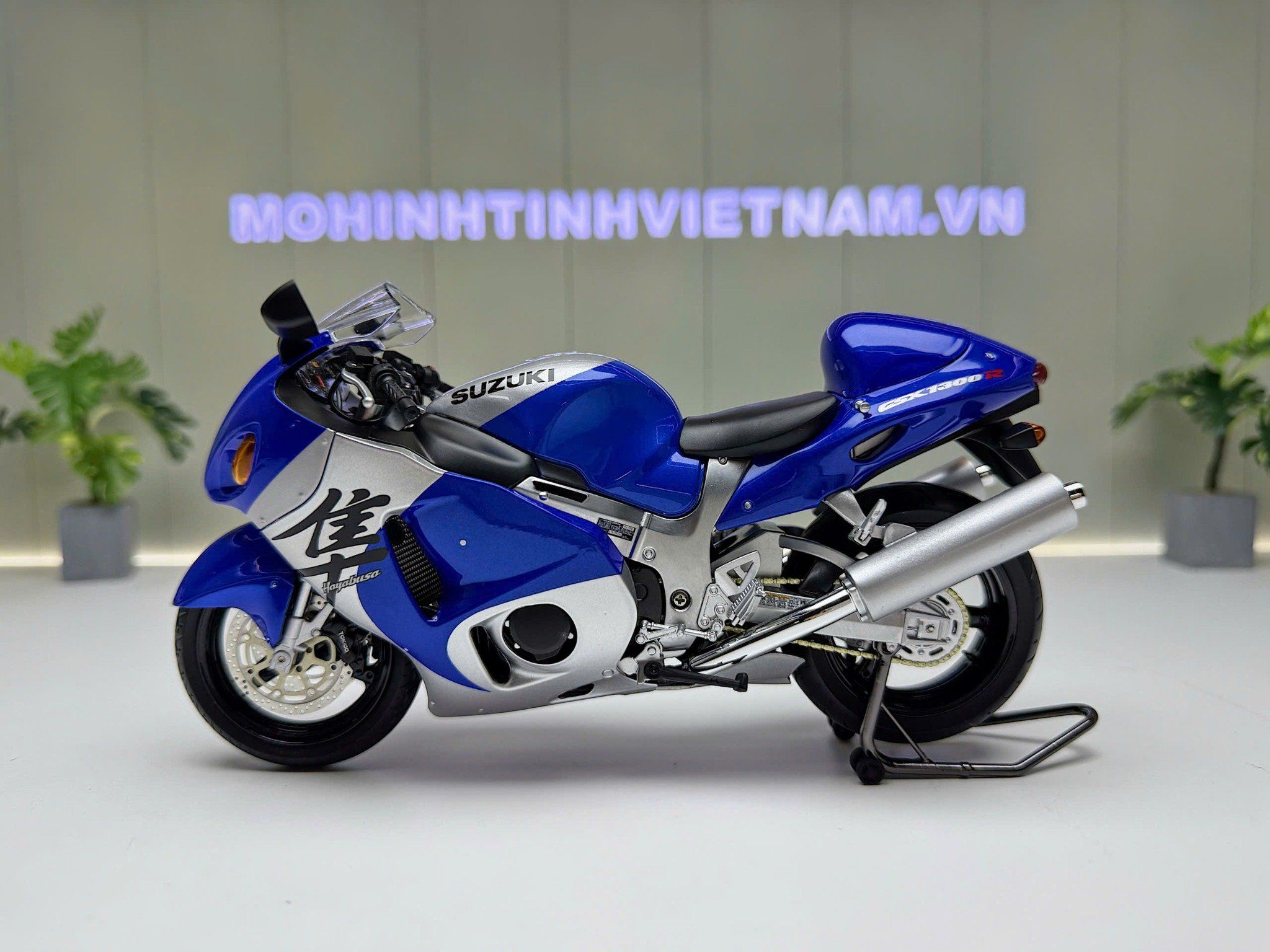 XE MÔ HÌNH SUZUKI GSX1300R SILVER/BLUE,TỶ LỆ 1/12 LCD MODEL